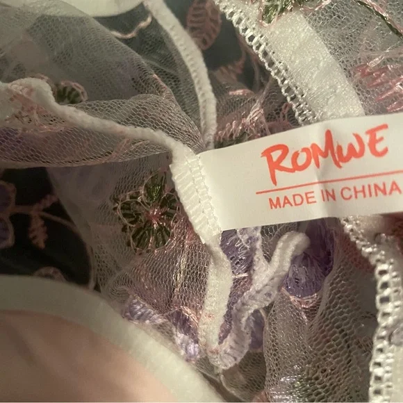 Pink Floral Embroidery Puff Sleeve Sweetheart Neck Top - Picture 4 of 10